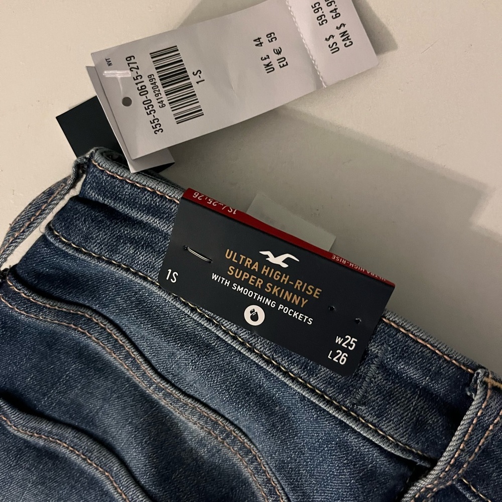 Hollister Ultra High Rise Super Skinny Jeans Never been worn tags still on